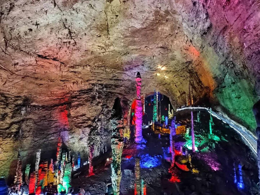 Inside a Karst System: Huanglong Cave(黄龙洞)
