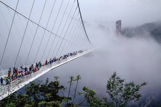 Glass Bridge（张家界）: Engineering, Risk and Visitor Systems