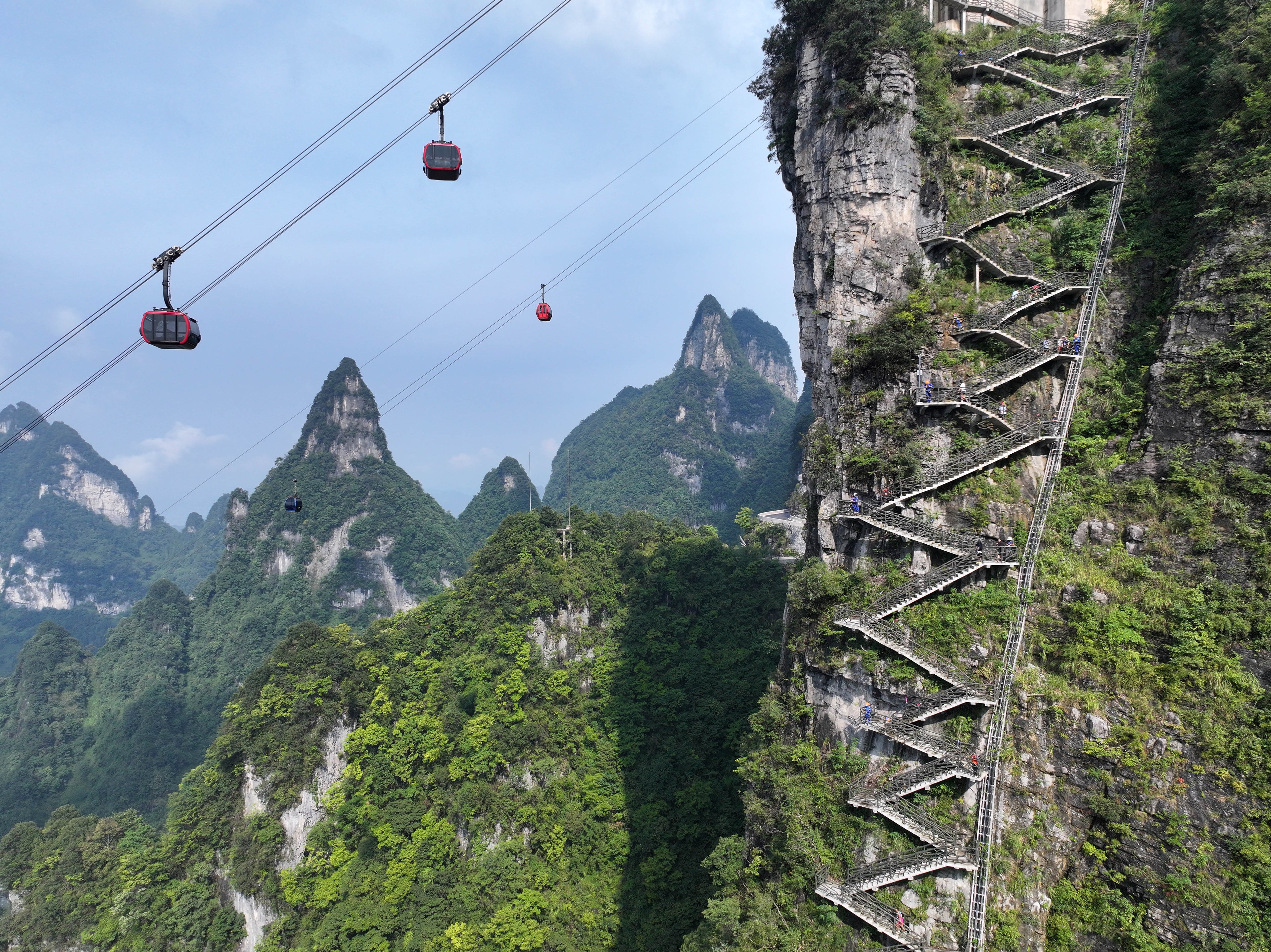 Accessible Peaks: An Inclusive Zhangjiajie（张家界） Route