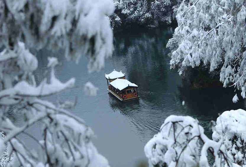 Baofeng Lake（宝峰湖）: Landscape, Boat Systems and Tujia Song